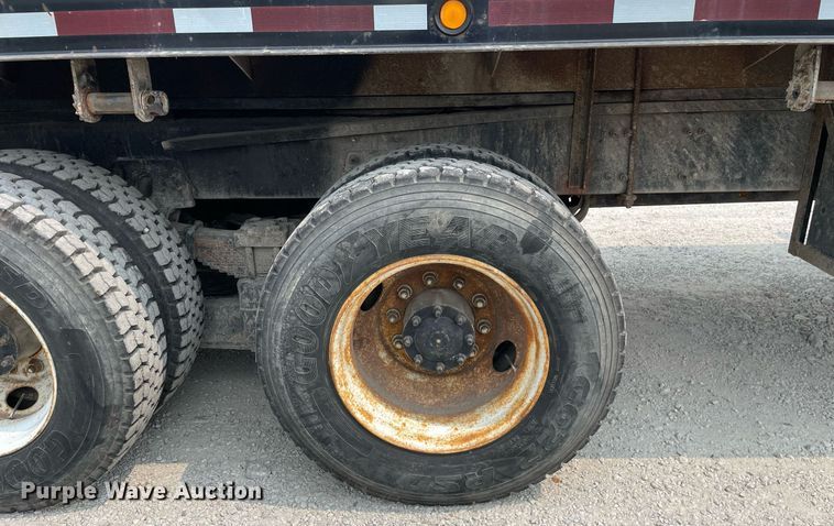 image for item LJ9772 2004 Freightliner FL80  flatbed truck