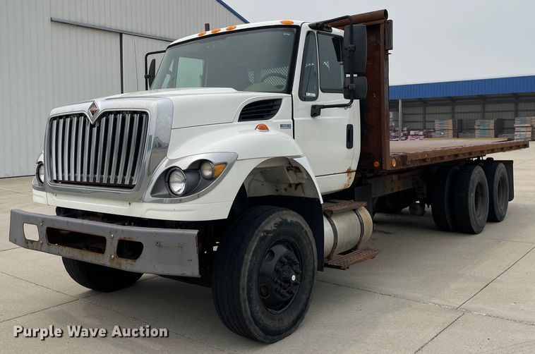 image for item LJ9773 2011 International WorkStar 7400  dump flatbed truck