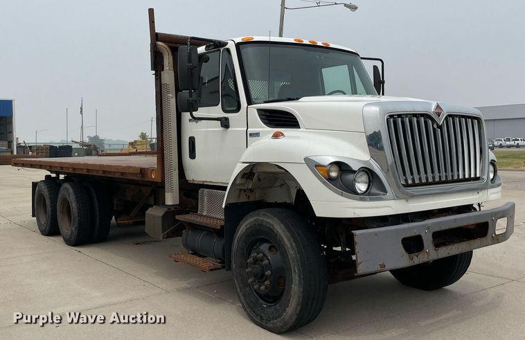 image for item LJ9773 2011 International WorkStar 7400  dump flatbed truck