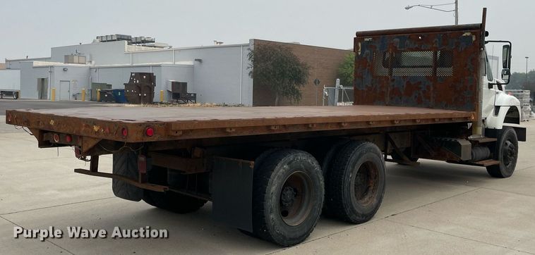 image for item LJ9773 2011 International WorkStar 7400  dump flatbed truck