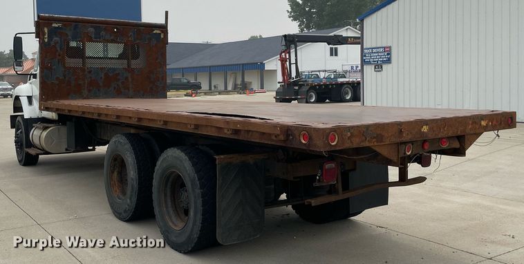 image for item LJ9773 2011 International WorkStar 7400  dump flatbed truck