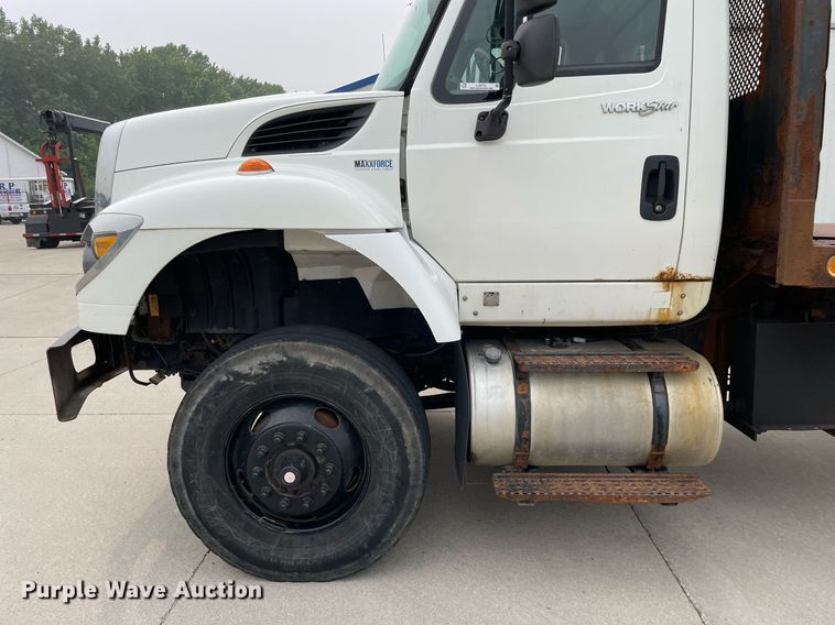 image for item LJ9773 2011 International WorkStar 7400  dump flatbed truck