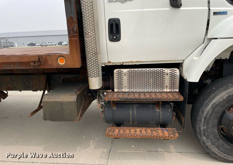 image for item LJ9773 2011 International WorkStar 7400  dump flatbed truck