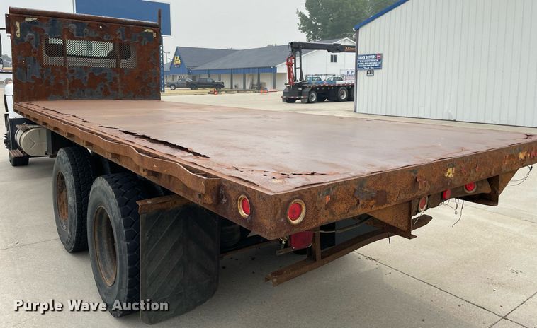 image for item LJ9773 2011 International WorkStar 7400  dump flatbed truck