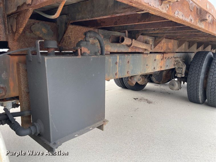 image for item LJ9773 2011 International WorkStar 7400  dump flatbed truck