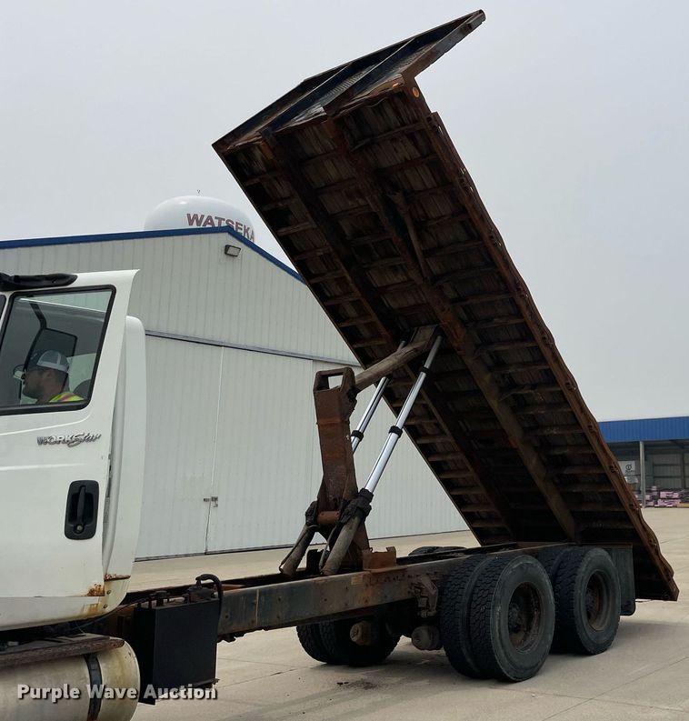 image for item LJ9773 2011 International WorkStar 7400  dump flatbed truck