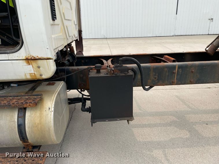 image for item LJ9773 2011 International WorkStar 7400  dump flatbed truck