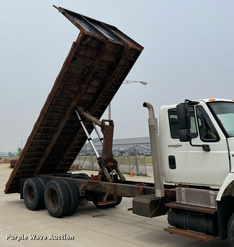 image for item LJ9773 2011 International WorkStar 7400  dump flatbed truck