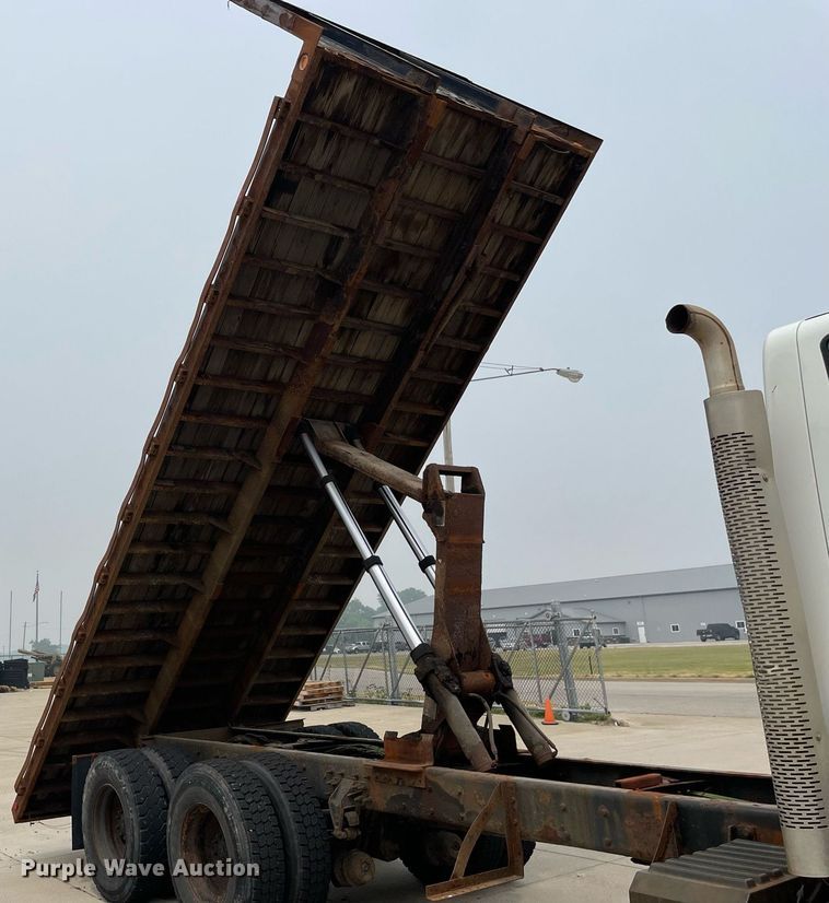 image for item LJ9773 2011 International WorkStar 7400  dump flatbed truck