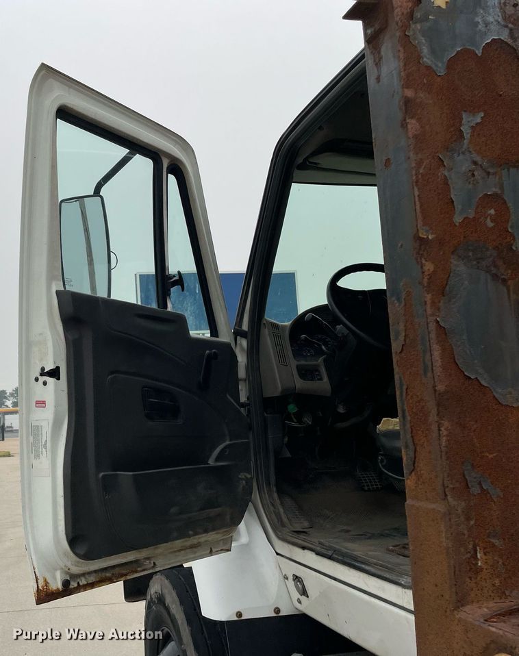 image for item LJ9773 2011 International WorkStar 7400  dump flatbed truck