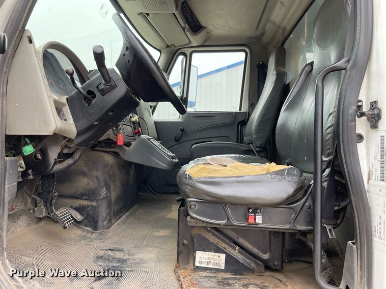 image for item LJ9773 2011 International WorkStar 7400  dump flatbed truck