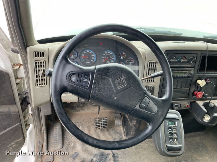 image for item LJ9773 2011 International WorkStar 7400  dump flatbed truck