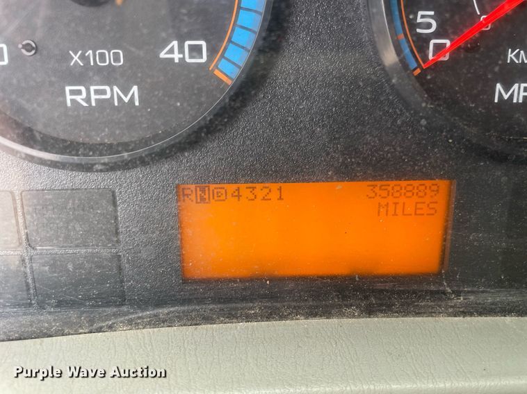 image for item LJ9773 2011 International WorkStar 7400  dump flatbed truck