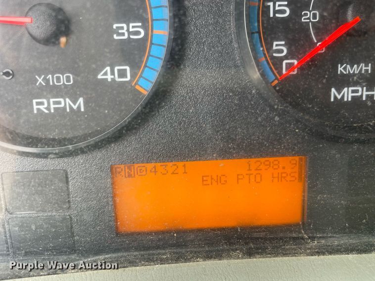 image for item LJ9773 2011 International WorkStar 7400  dump flatbed truck