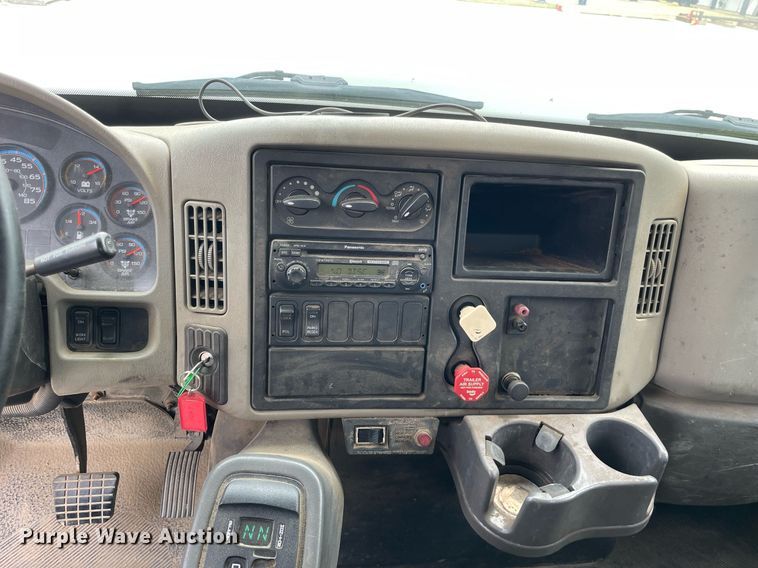 image for item LJ9773 2011 International WorkStar 7400  dump flatbed truck