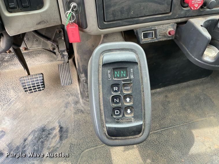 image for item LJ9773 2011 International WorkStar 7400  dump flatbed truck