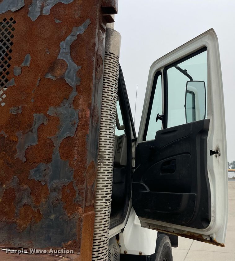 image for item LJ9773 2011 International WorkStar 7400  dump flatbed truck