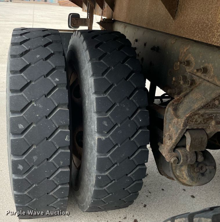 image for item LJ9773 2011 International WorkStar 7400  dump flatbed truck