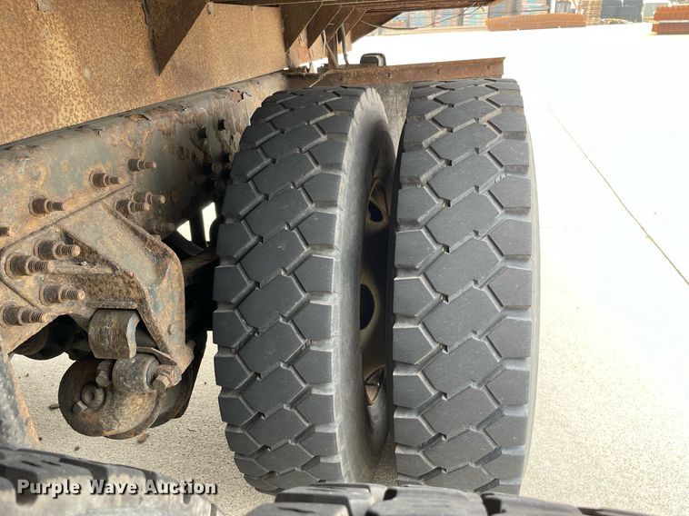 image for item LJ9773 2011 International WorkStar 7400  dump flatbed truck