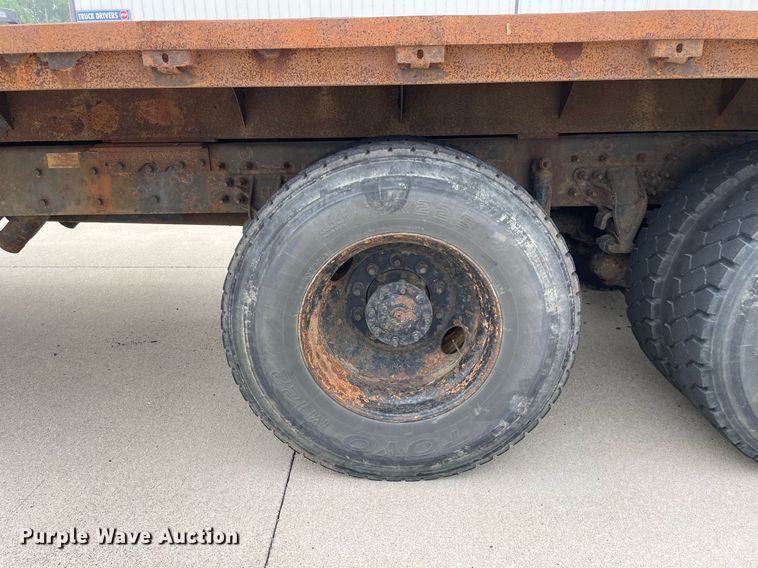 image for item LJ9773 2011 International WorkStar 7400  dump flatbed truck