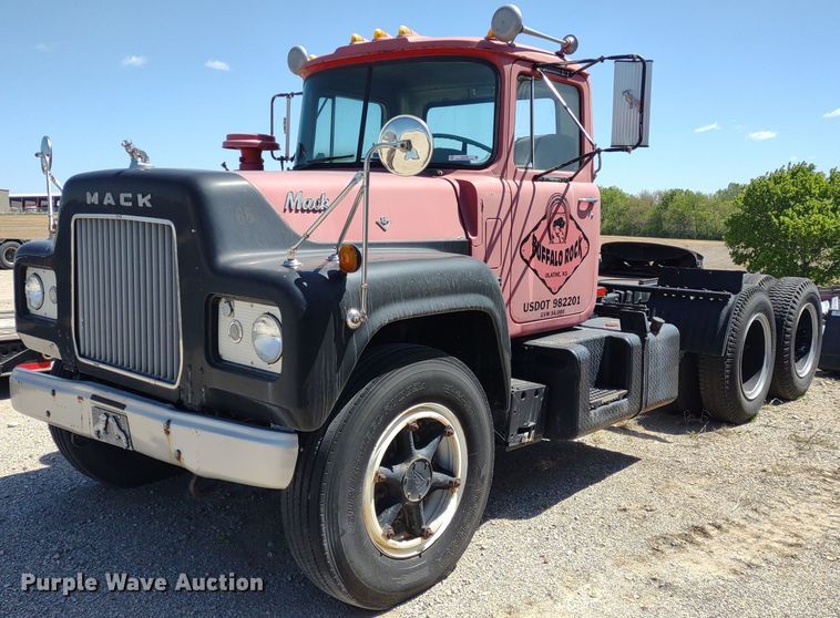 image for item LL9102 1966 Mack R600 semi truck