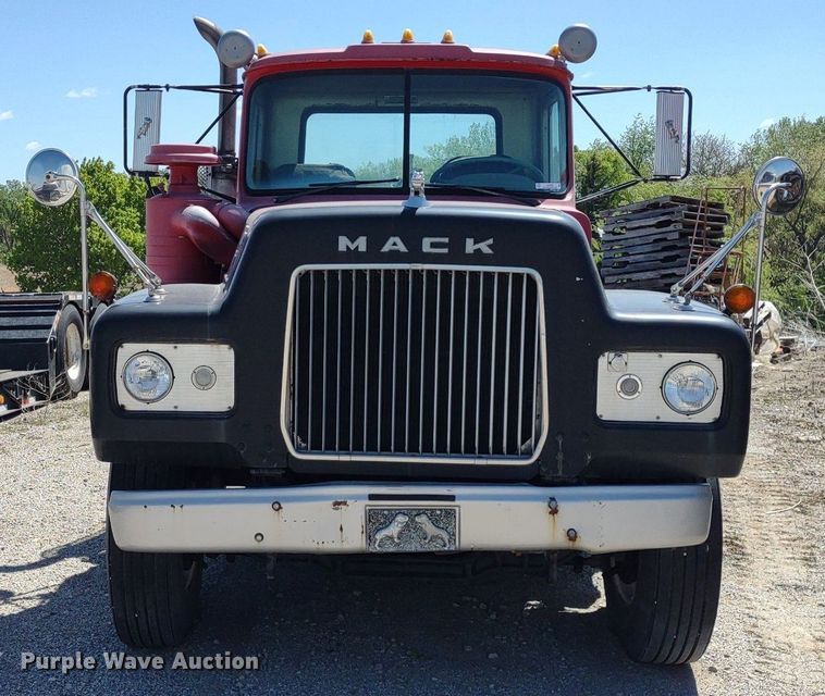 image for item LL9102 1966 Mack R600 semi truck