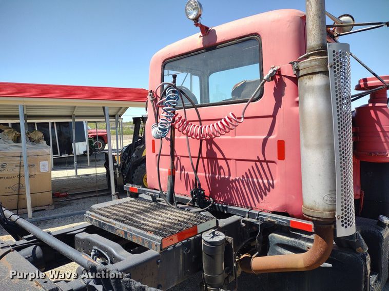 image for item LL9102 1966 Mack R600 semi truck