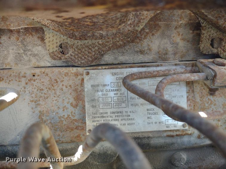 image for item LL9102 1966 Mack R600 semi truck