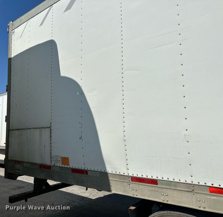 image for item LN9273 2005 Utility 3000R  refrigerated van trailer