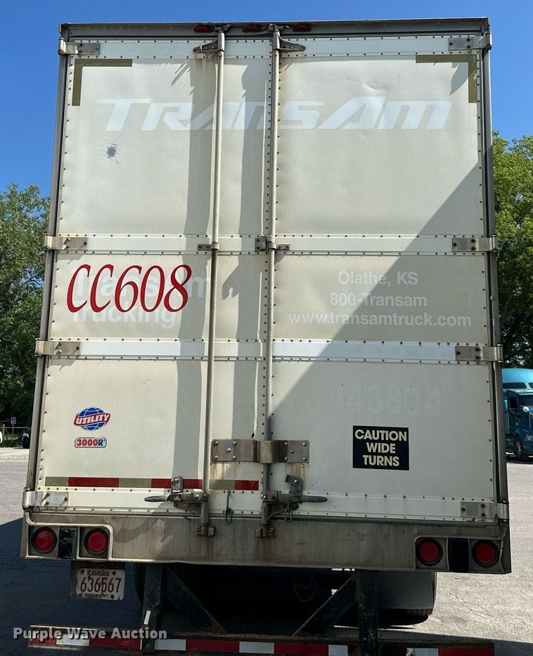 image for item LN9273 2005 Utility 3000R  refrigerated van trailer