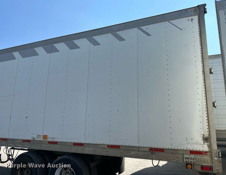 image for item LN9273 2005 Utility 3000R  refrigerated van trailer