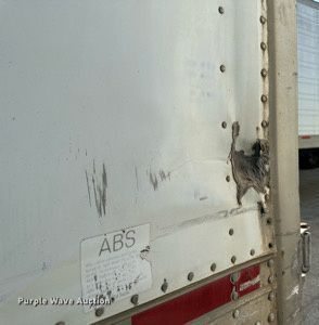 image for item LN9273 2005 Utility 3000R  refrigerated van trailer