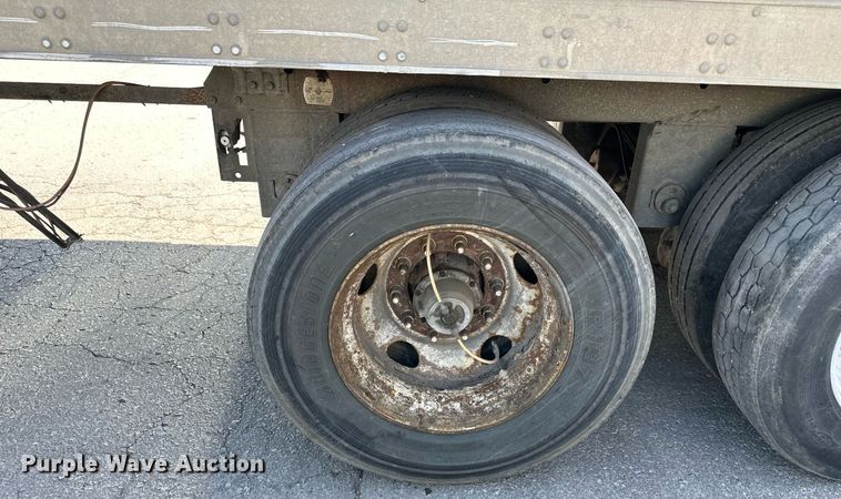 image for item LN9273 2005 Utility 3000R  refrigerated van trailer