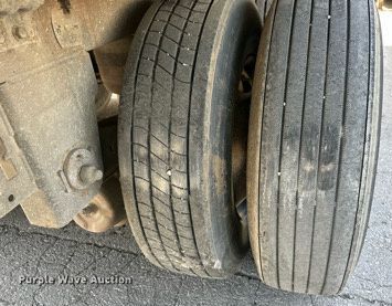 image for item LN9273 2005 Utility 3000R  refrigerated van trailer