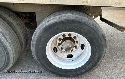 image for item LN9273 2005 Utility 3000R  refrigerated van trailer