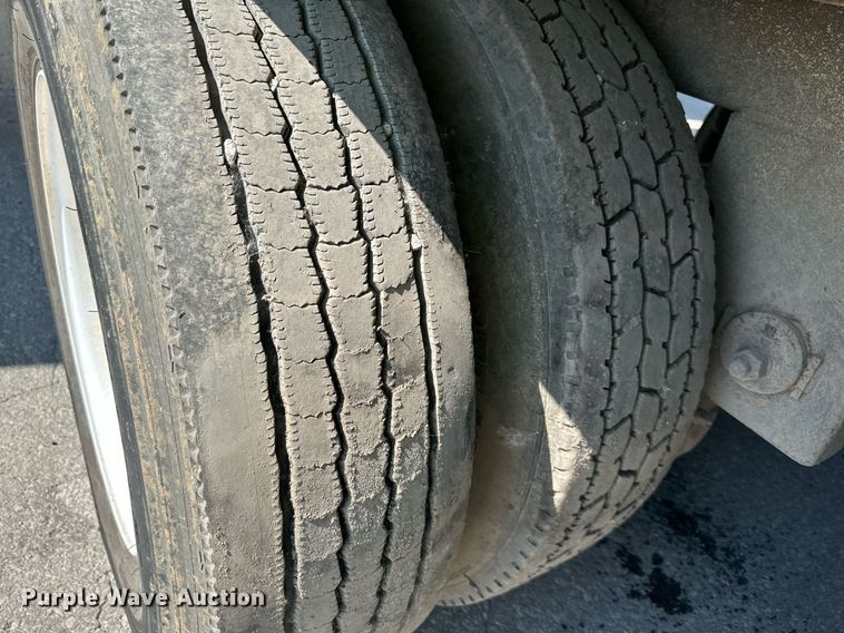 image for item LN9273 2005 Utility 3000R  refrigerated van trailer