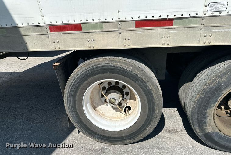 image for item LN9273 2005 Utility 3000R  refrigerated van trailer