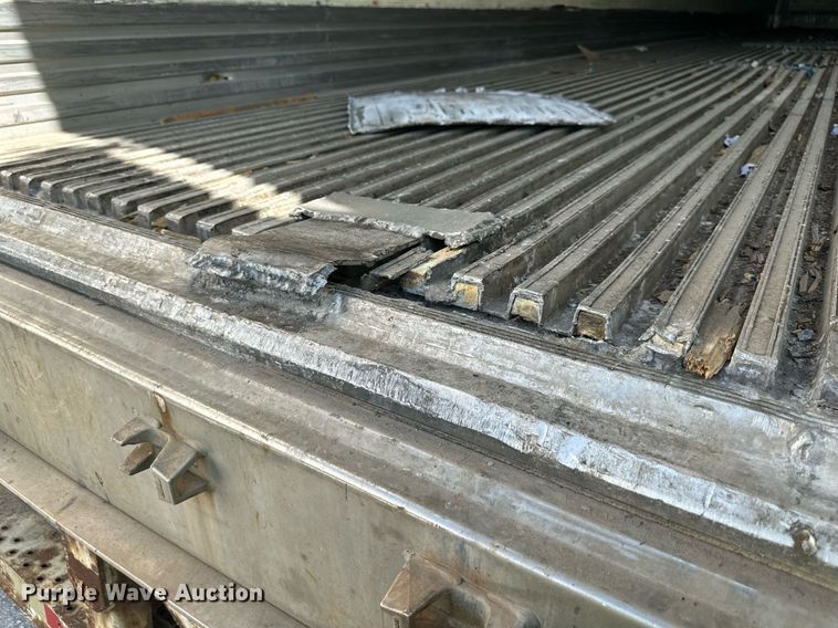 image for item LN9274 2005 Utility 3000R  refrigerated van trailer