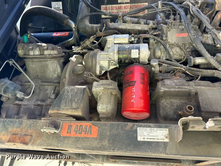 image for item LN9274 2005 Utility 3000R  refrigerated van trailer