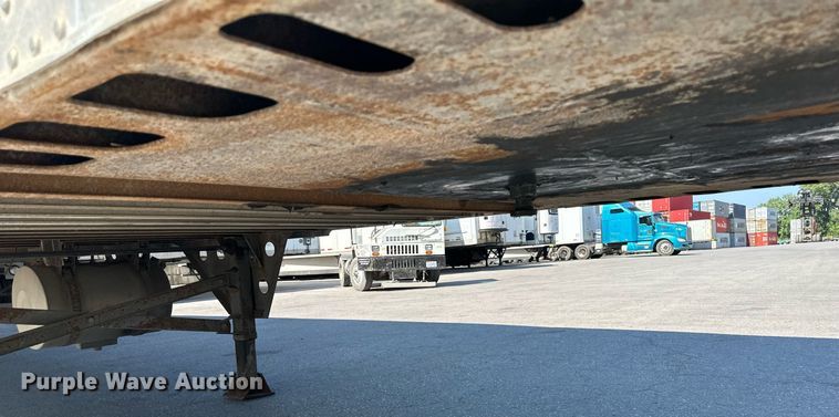 image for item LN9274 2005 Utility 3000R  refrigerated van trailer