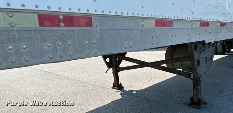 image for item LN9274 2005 Utility 3000R  refrigerated van trailer