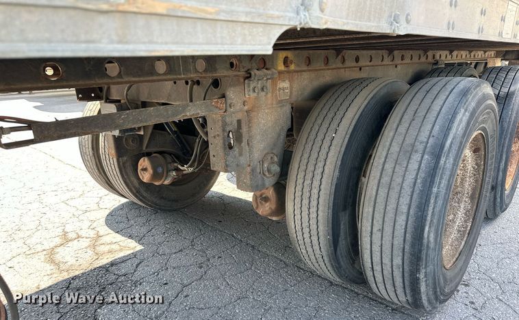 image for item LN9274 2005 Utility 3000R  refrigerated van trailer