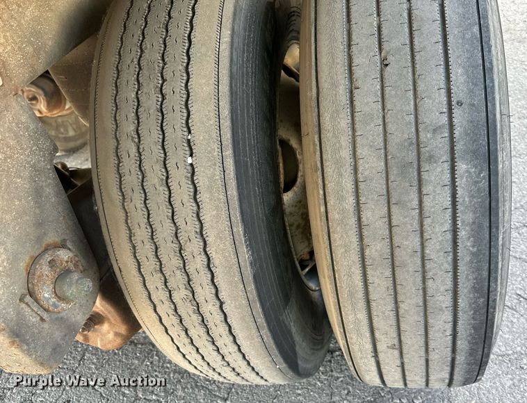 image for item LN9274 2005 Utility 3000R  refrigerated van trailer