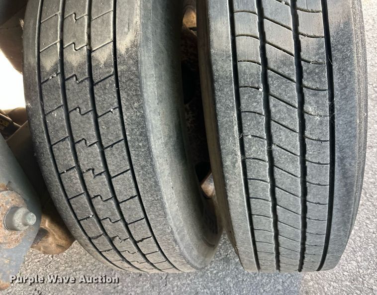 image for item LN9274 2005 Utility 3000R  refrigerated van trailer