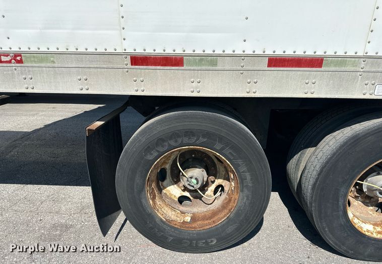image for item LN9274 2005 Utility 3000R  refrigerated van trailer