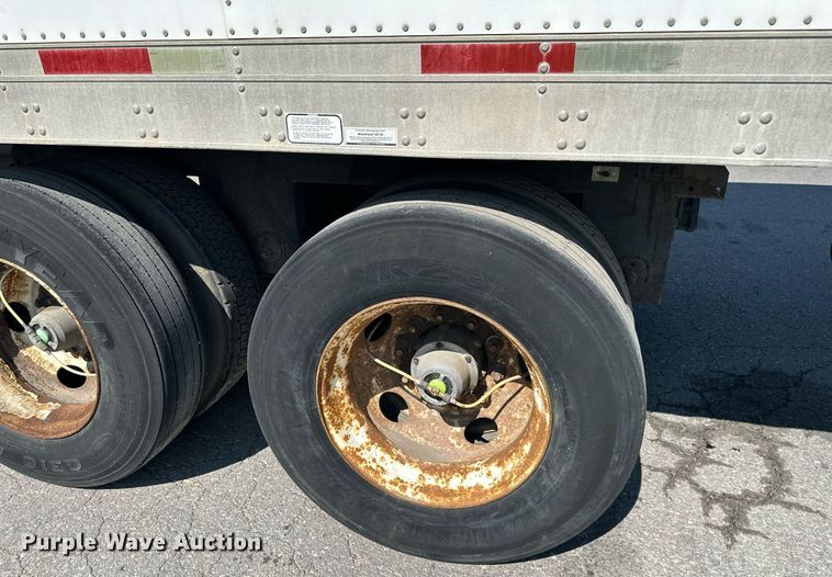 image for item LN9274 2005 Utility 3000R  refrigerated van trailer