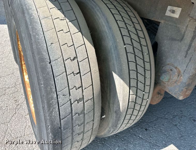 image for item LN9274 2005 Utility 3000R  refrigerated van trailer