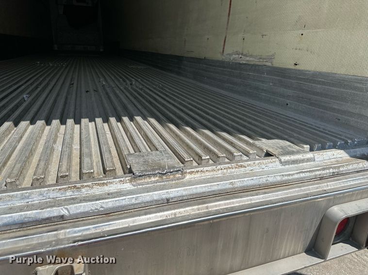 image for item LN9276 2005 Utility 3000R  refrigerated van trailer