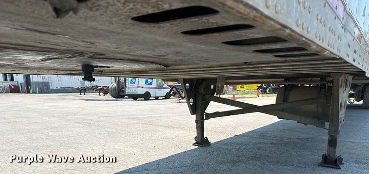 image for item LN9276 2005 Utility 3000R  refrigerated van trailer