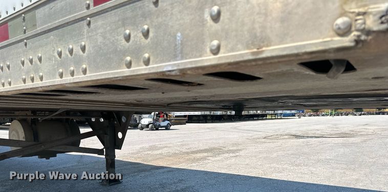 image for item LN9276 2005 Utility 3000R  refrigerated van trailer